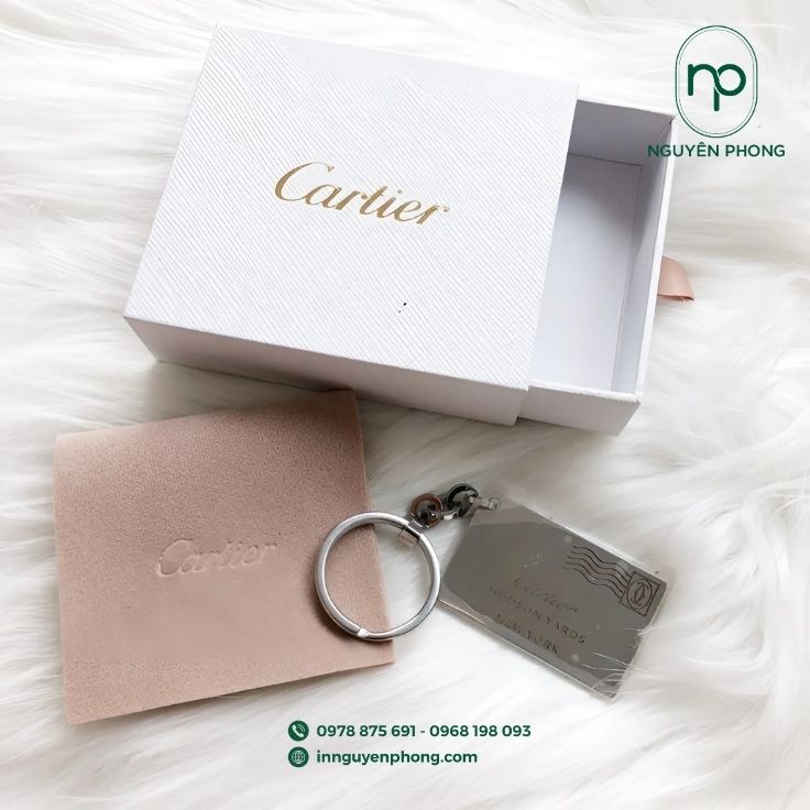 Hộp cứng đựng móc khóa ép nhũ tên thương hiệu